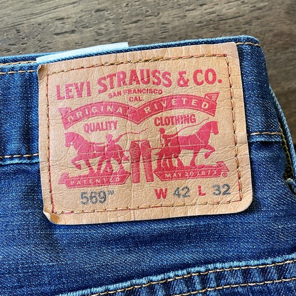 Levi’s 569 Relaxed Fit, Mens Size W42 L32, Used. Some wear as Pictured - Picture 2 of 8